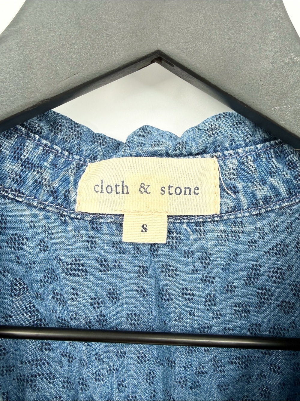 Cloth & Stone Chambray Spotted Animal Print Button Down Top Blue Small - Picture 5 of 8